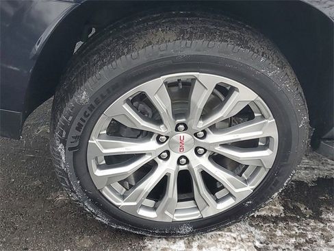 Certified 2022 GMC Yukon Denali image 5