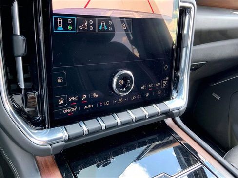 Used 2025 GMC Yukon Denali AWD/4WD image 15