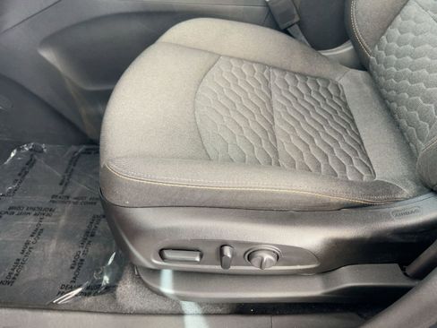 Used 2020 Chevrolet Equinox LT w/ Driver Convenience Package image 15