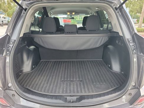 Used 2016 Toyota RAV4 LE FWD image 8