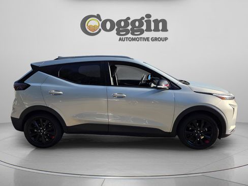 Used 2023 Chevrolet Bolt EUV LT w/ Convenience Package FWD image 6