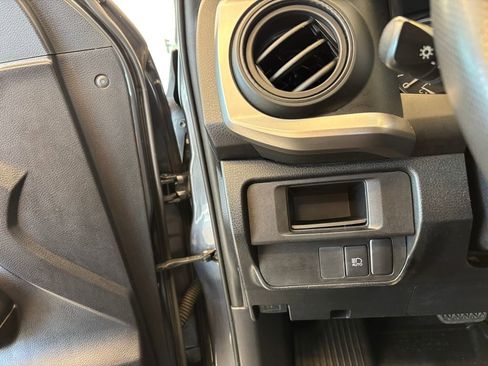 Used 2019 Toyota Tacoma SR5 w/ SR5 Appearance Package (SM) AWD/4WD image 15