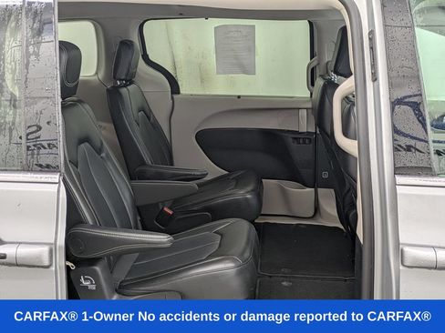 Used 2024 Chrysler Pacifica Touring-L FWD image 21
