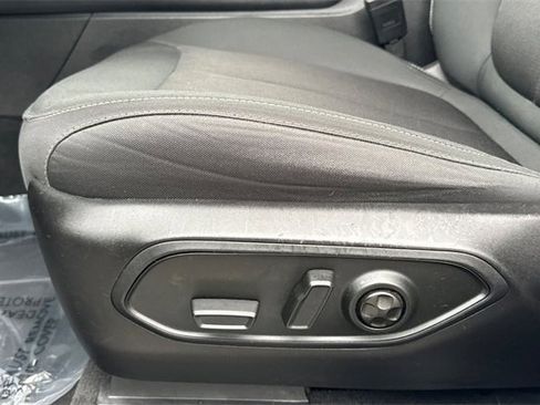 Used 2023 Jeep Grand Cherokee L Laredo image 13