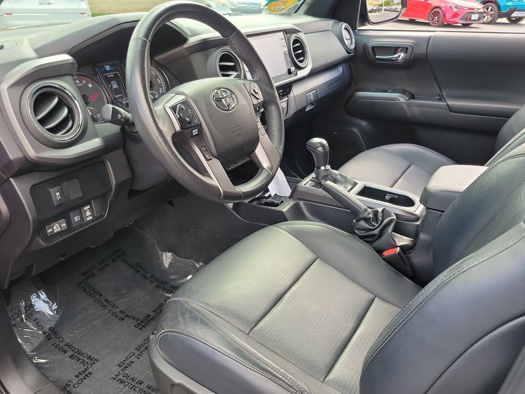 Used 2022 Toyota Tacoma TRD Off-Road w/ TRD Premium Off Road Package AWD/4WD image 18