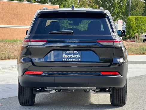 New 2025 Jeep Grand Cherokee Altitude image 5