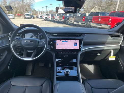 New 2026 Jeep Grand Cherokee L Limited w/ Limited Altitude Package AWD/4WD image 14