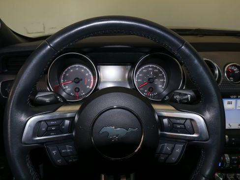 Used 2018 Ford Mustang GT Premium w/ GT Performance Package RWD image 29