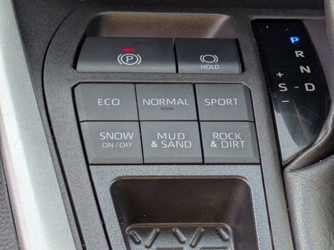 Used 2024 Toyota RAV4 LE image 21