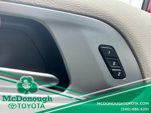 Used 2020 Chrysler Pacifica Limited w/ Advanced Safetytec Group FWD image 25