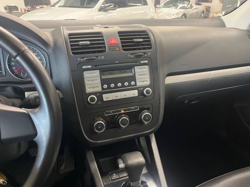Used 2010 Volkswagen Jetta Limited Edition FWD image 40
