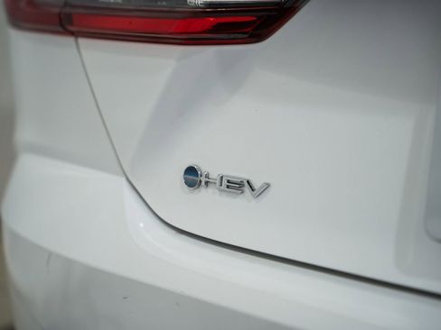 Used 2025 Toyota Camry LE image 8