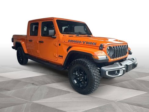 Used 2025 Jeep Gladiator Sport AWD/4WD image 2
