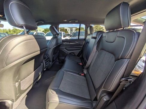 New 2025 Jeep Grand Cherokee Altitude image 12