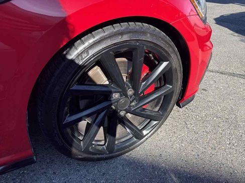 Used 2019 Volkswagen Golf 4-Door image 25