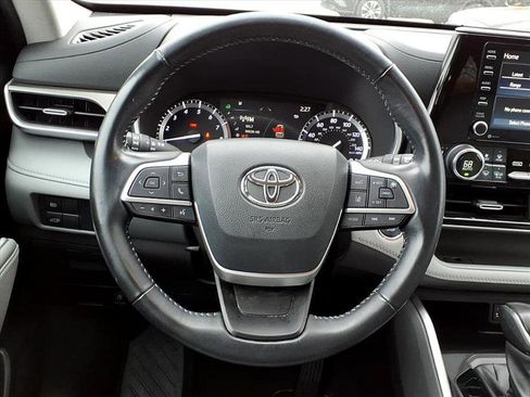 Used 2022 Toyota Highlander XLE image 23