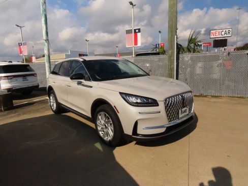 Certified 2024 Lincoln Corsair FWD image 6