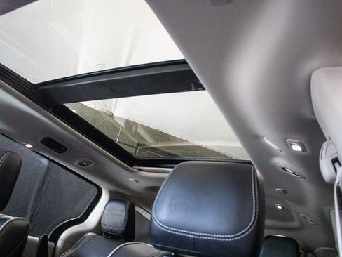 Used 2023 Chrysler Pacifica Limited FWD image 29