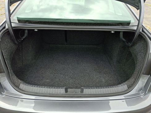 Used 2024 Volkswagen Jetta SE FWD image 18