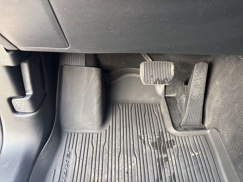 Used 2023 Ford Explorer Limited w/ Limited Technology Package image 18