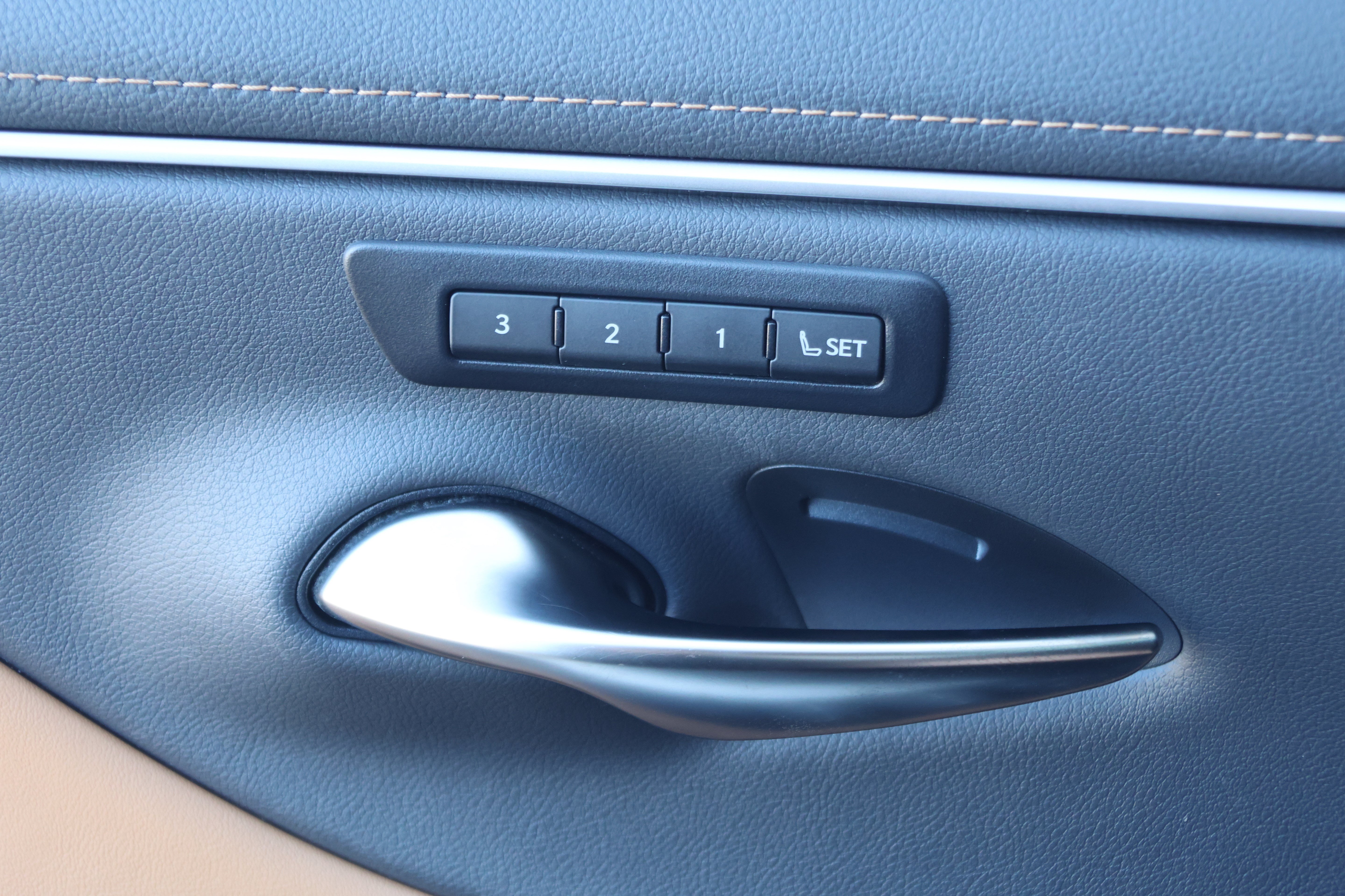 Used 2025 Lexus ES 350 w/ Technology Package FWD image 13