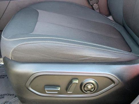 Used 2023 Jeep Grand Cherokee L Laredo image 15