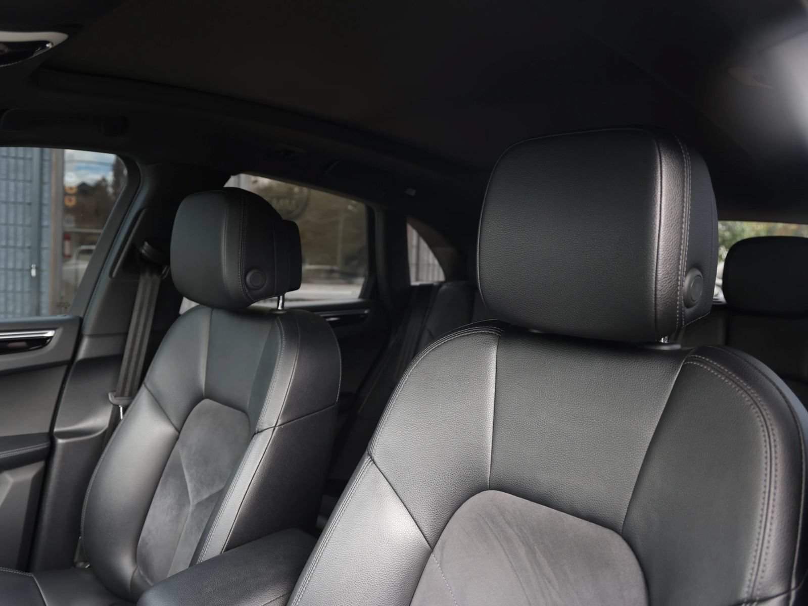 Used 2019 Porsche Macan AWD/4WD image 23