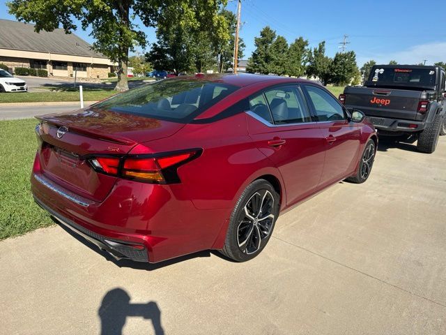 Used 2023 Nissan Altima 2.5 SR w/ SR Premium Package FWD image 3