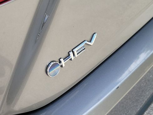Used 2025 Toyota Camry SE FWD image 7