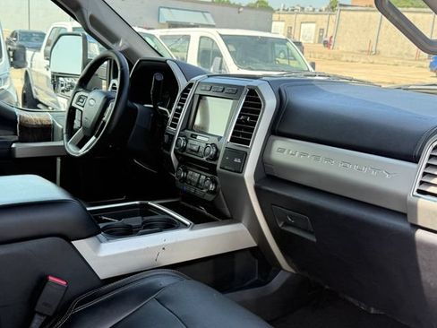 Used 2017 Ford F250 Lariat w/ Lariat Ultimate Package AWD/4WD image 17