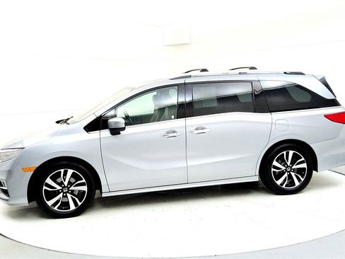 Used 2018 Honda Odyssey Elite image 3