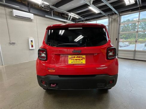Used 2017 Jeep Renegade Trailhawk AWD/4WD image 4