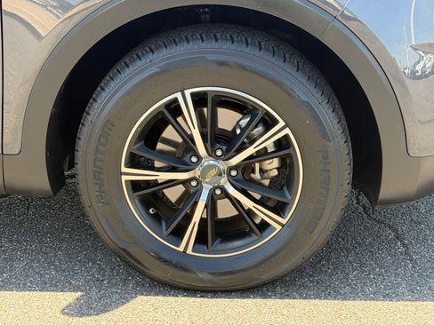Used 2017 Kia Sorento FWD image 9