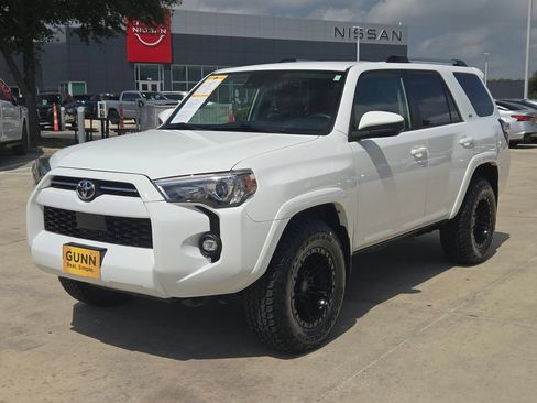 Used 2021 Toyota 4Runner SR5 RWD image 7