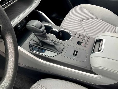 Used 2023 Toyota Highlander L image 14