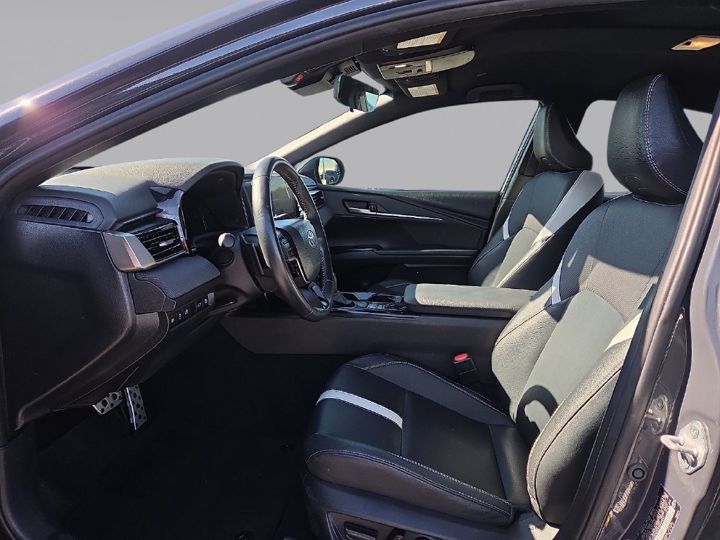 Used 2025 Toyota Camry SE FWD image 16