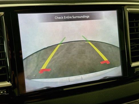 Used 2024 Chrysler Pacifica Touring-L FWD image 13
