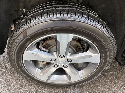 Used 2024 Jeep Grand Cherokee L Limited image 12