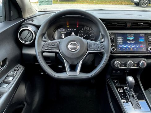 Used 2024 Nissan Kicks SV image 17