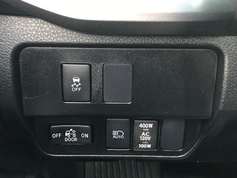 Used 2022 Toyota Tacoma TRD Sport w/ TRD Premium Sport Package AWD/4WD image 19