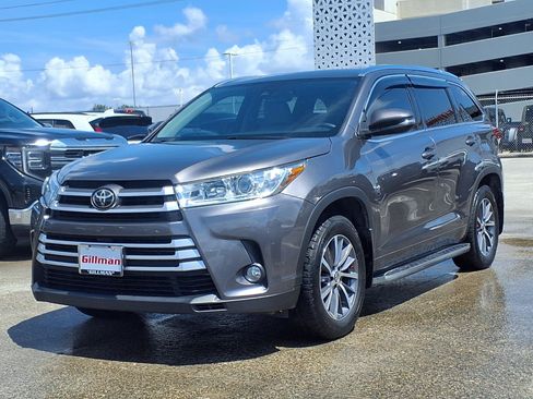 Used 2017 Toyota Highlander XLE AWD/4WD image 5