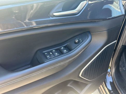 Used 2022 Jeep Grand Cherokee L Laredo image 16