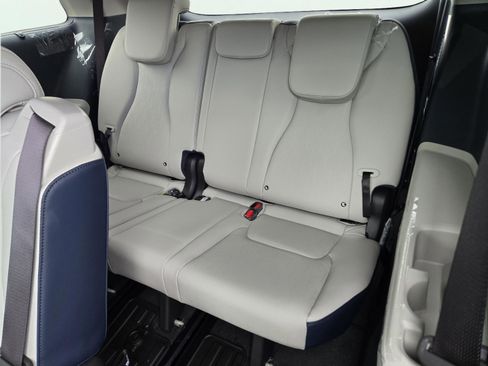 New 2026 Kia Carnival EX image 18