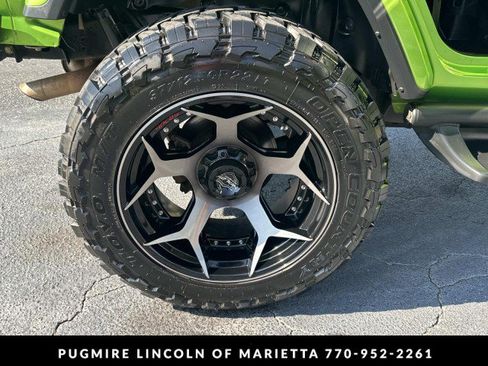 Used 2019 Jeep Wrangler Unlimited Sahara w/ Uconnect 4C Nav & Sound Group AWD/4WD image 17