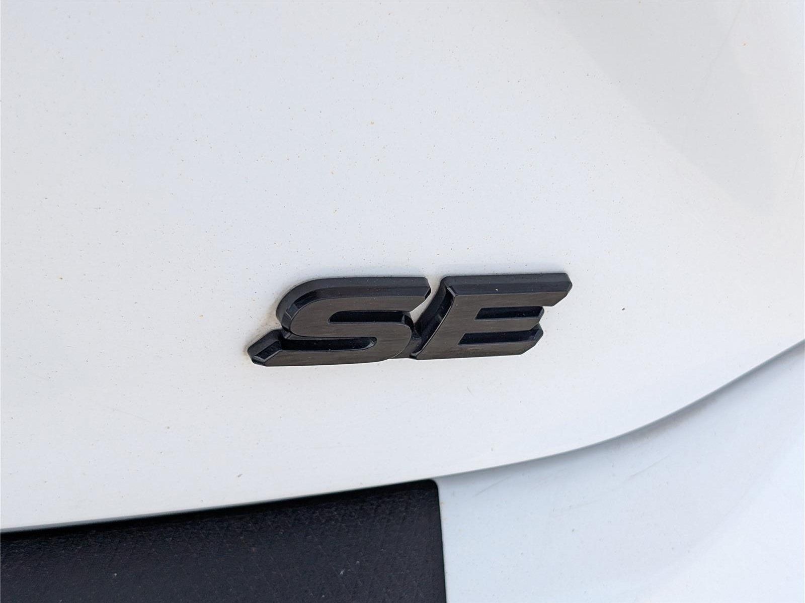 Used 2025 Toyota Camry SE w/ Convenience Package FWD image 9