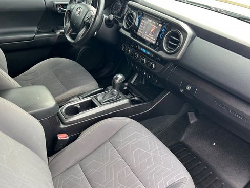 Used 2016 Toyota Tacoma TRD Off-Road image 15