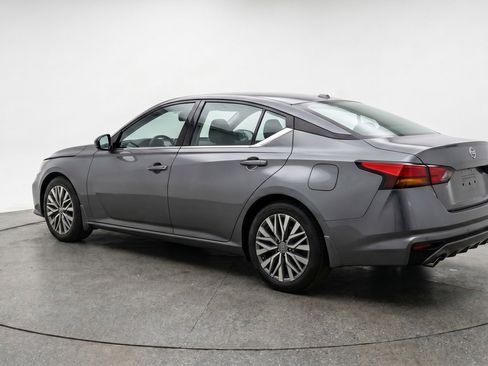 Used 2025 Nissan Altima 2.5 SV FWD image 6