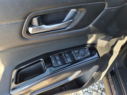 Used 2022 Nissan Pathfinder SL image 14