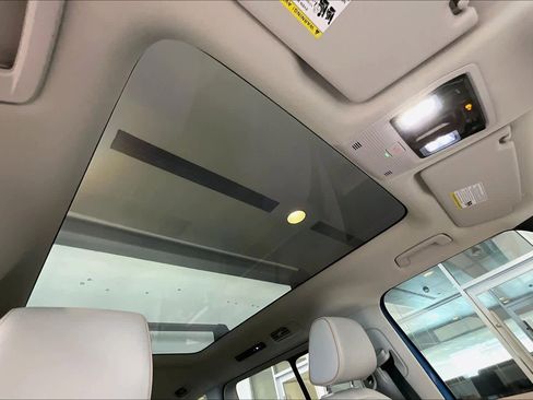 Used 2025 Volkswagen ID. Buzz 1st Edition image 13