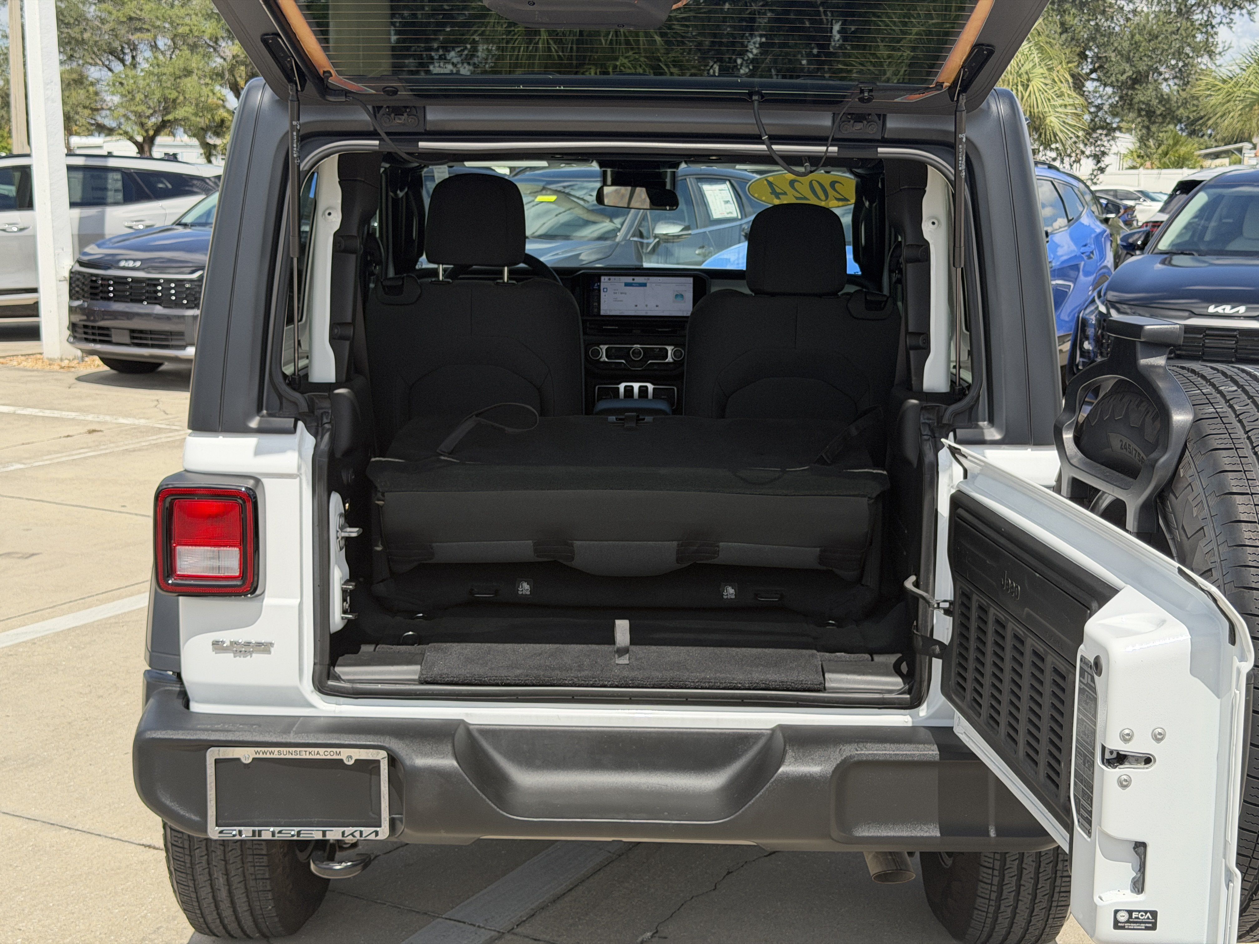 Used 2024 Jeep Wrangler Sport AWD/4WD image 13